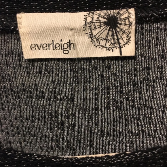 Everleigh Charcoal/ Grey Stripe Sweatshirt NWT Size Medium - Picture 4 of 7
